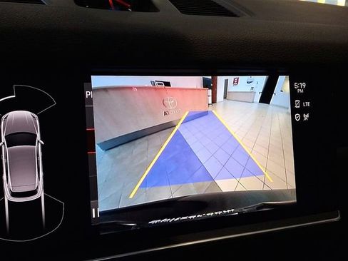 Used 2022 Porsche Cayenne Base image 23