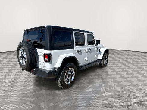 Used 2022 Jeep Wrangler Unlimited Sahara AWD/4WD image 11