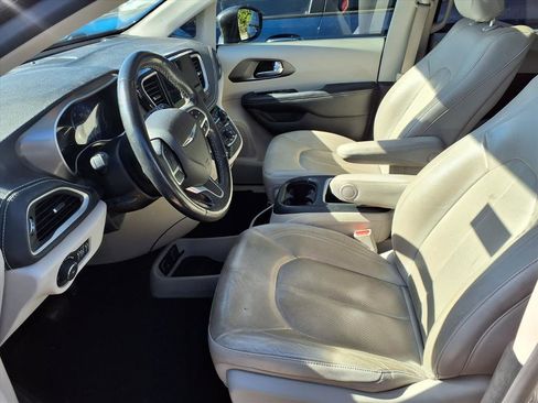 Used 2021 Chrysler Pacifica Touring-L w/ Uconnect Theater Family Group image 14