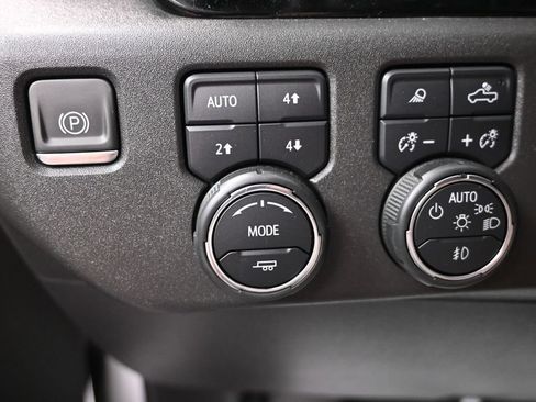 Used 2024 Chevrolet Silverado 1500 ZR2 AWD/4WD image 28