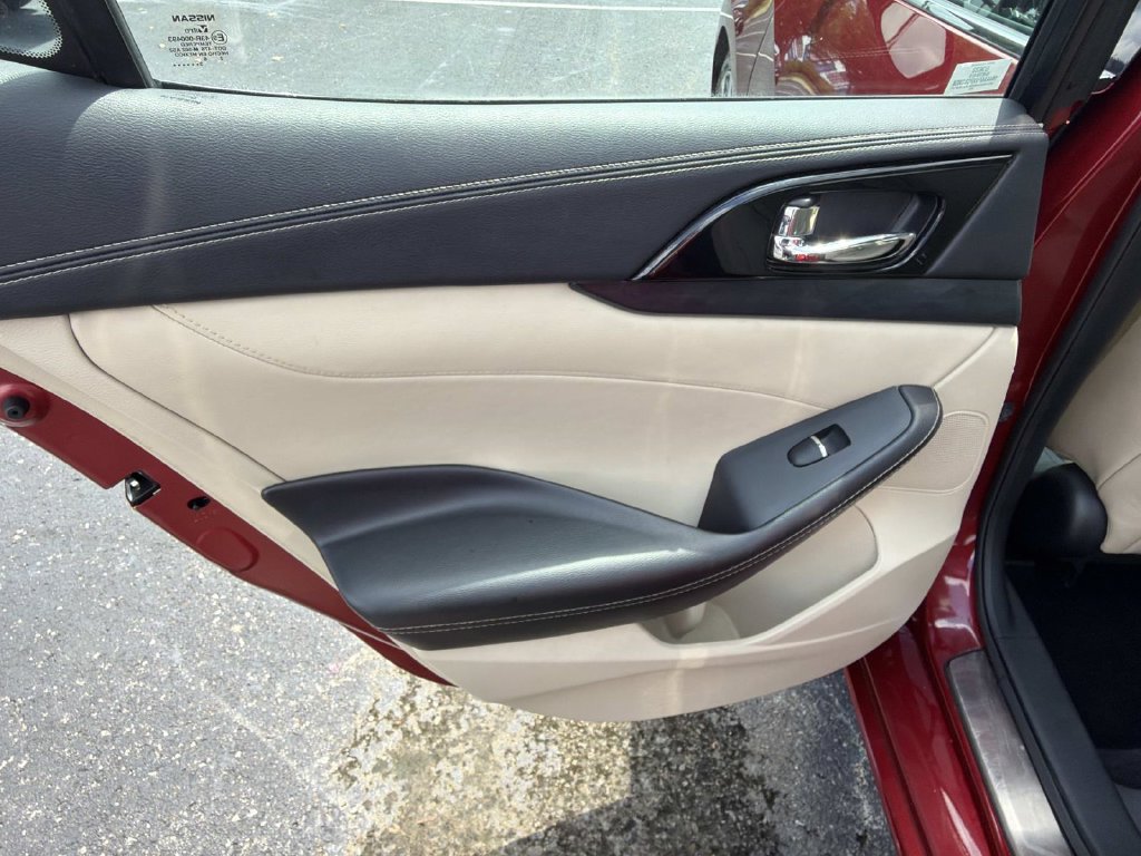 Used 2023 Nissan Maxima Platinum w/ Sport Mat Group FWD image 13