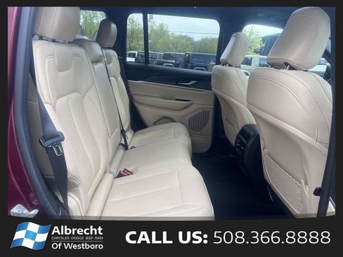 Used 2025 Jeep Grand Cherokee Limited AWD/4WD image 17