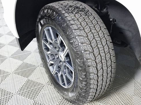 Used 2024 Chevrolet Colorado Z71 w/ Z71 Convenience Package 2 image 40