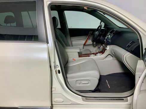 Used 2013 Toyota Highlander Limited FWD image 35