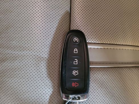 Used 2017 Lincoln Navigator Select image 32