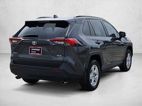 Used 2021 Toyota RAV4 XLE w/ Convenience Package FWD image 5