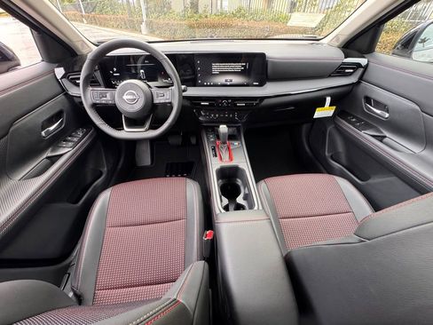 New 2026 Nissan Kicks SR FWD image 11