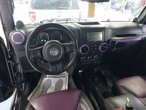 Used 2014 Jeep Wrangler Unlimited Sahara w/ Connectivity Group AWD/4WD image 18