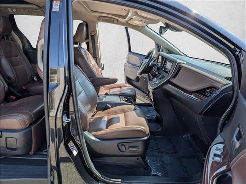 Used 2019 Toyota Sienna Limited Premium w/ Carpet Mat Package FWD image 20