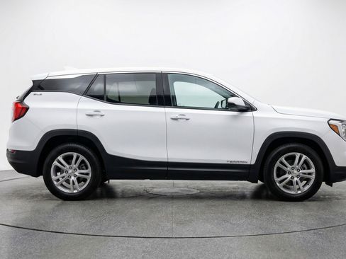 Used 2024 GMC Terrain SLE FWD image 11