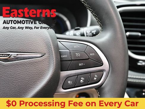 Used 2024 Chrysler Pacifica Limited FWD image 16