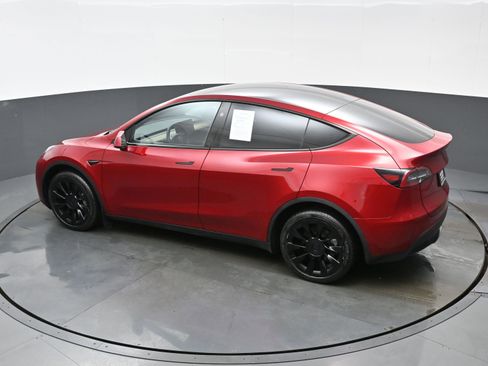 Used 2024 Tesla Model Y Long Range AWD/4WD image 35
