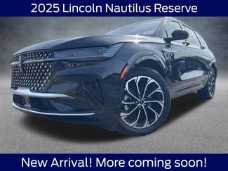 Used 2025 Lincoln Nautilus Reserve video 2
