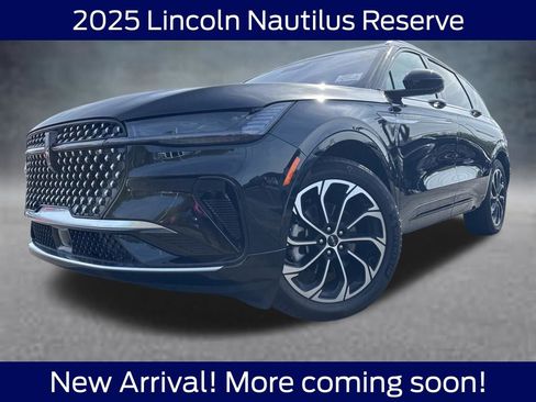 Used 2025 Lincoln Nautilus Reserve image 2
