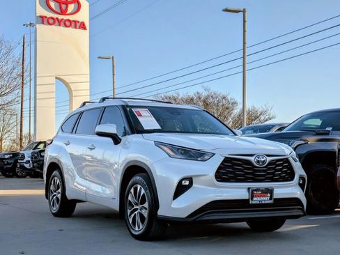Used 2023 Toyota Highlander XLE image 38