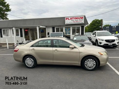 Used 2009 Toyota Camry XLE FWD image 2