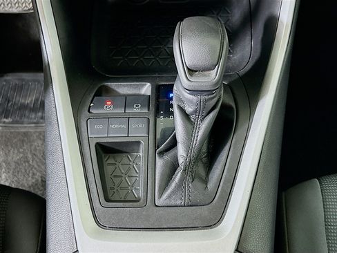 Used 2021 Toyota RAV4 LE FWD image 24