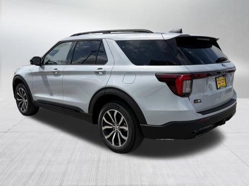 New 2026 Ford Explorer ST-Line AWD/4WD image 3