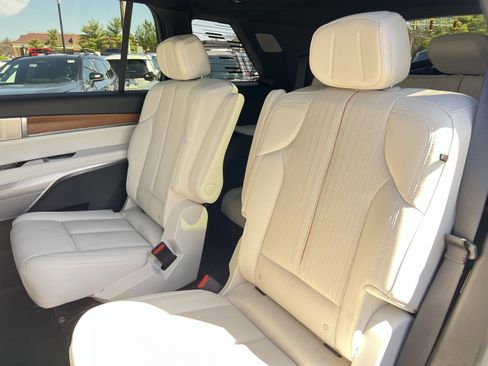 Used 2026 Cadillac Vistiq Sport image 25