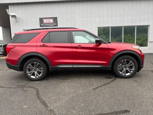 Used 2024 Ford Explorer XLT w/ Equipment Group 202A AWD/4WD image 2