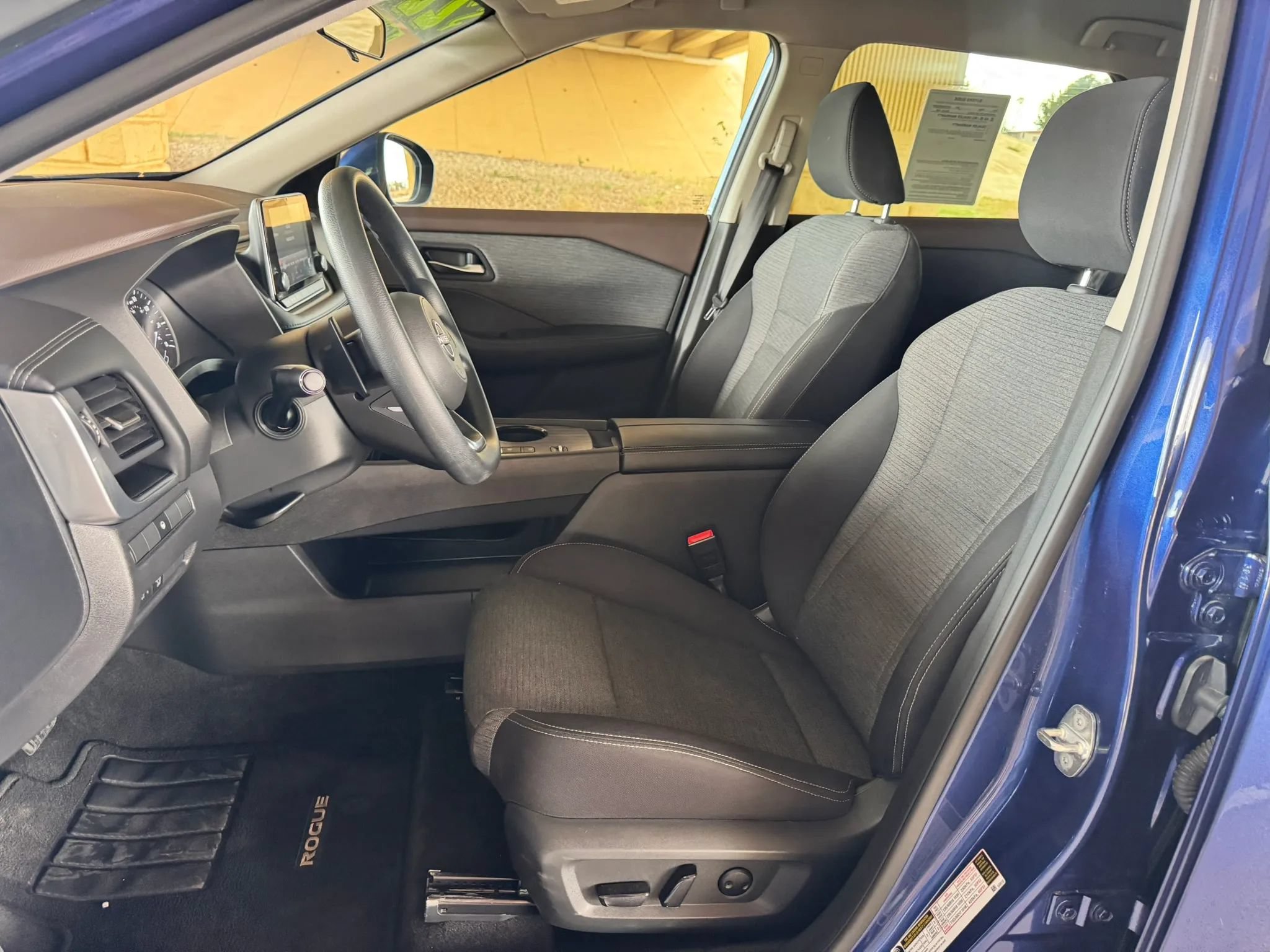 Used 2023 Nissan Rogue SV FWD image 11
