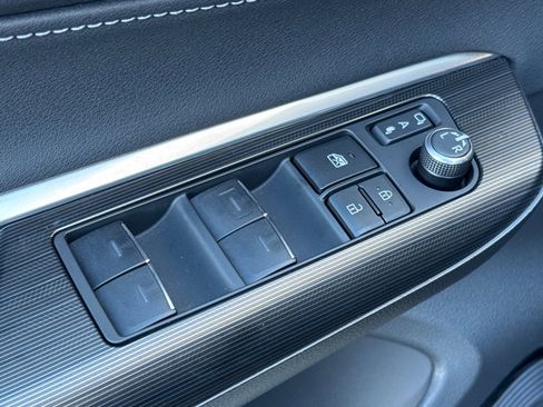 Used 2023 Toyota Venza XLE image 15