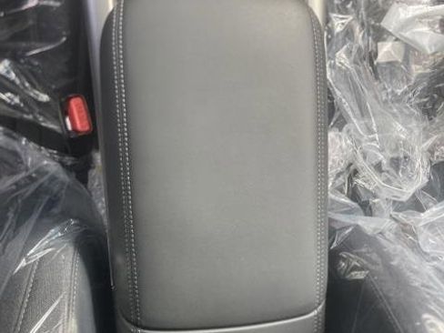 New 2025 Genesis GV60 Advanced image 17