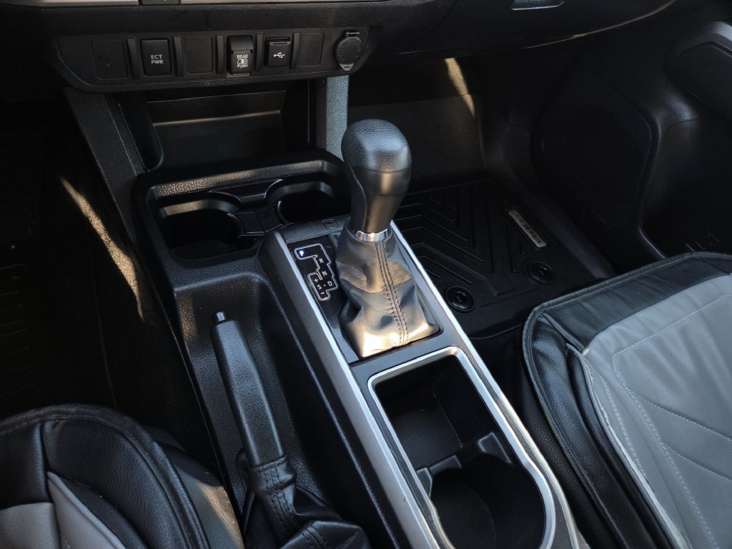 Used 2022 Toyota Tacoma SR5 RWD image 11