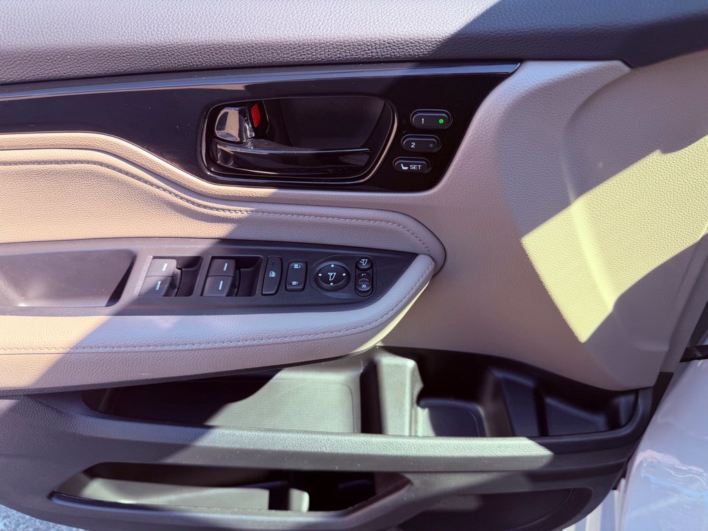 Used 2023 Honda Odyssey Elite image 18