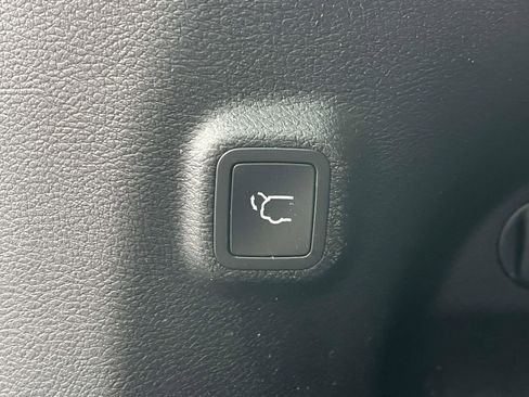 Used 2023 Jeep Cherokee Altitude Lux image 5