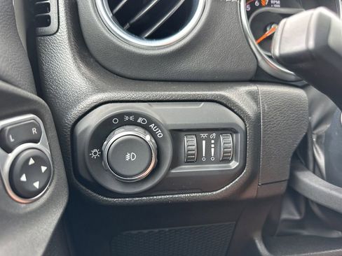 Used 2022 Jeep Wrangler Unlimited Sahara AWD/4WD image 44