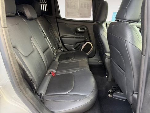 Used 2016 Jeep Renegade Limited image 18