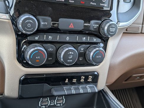 Used 2020 RAM 1500 Laramie AWD/4WD image 25