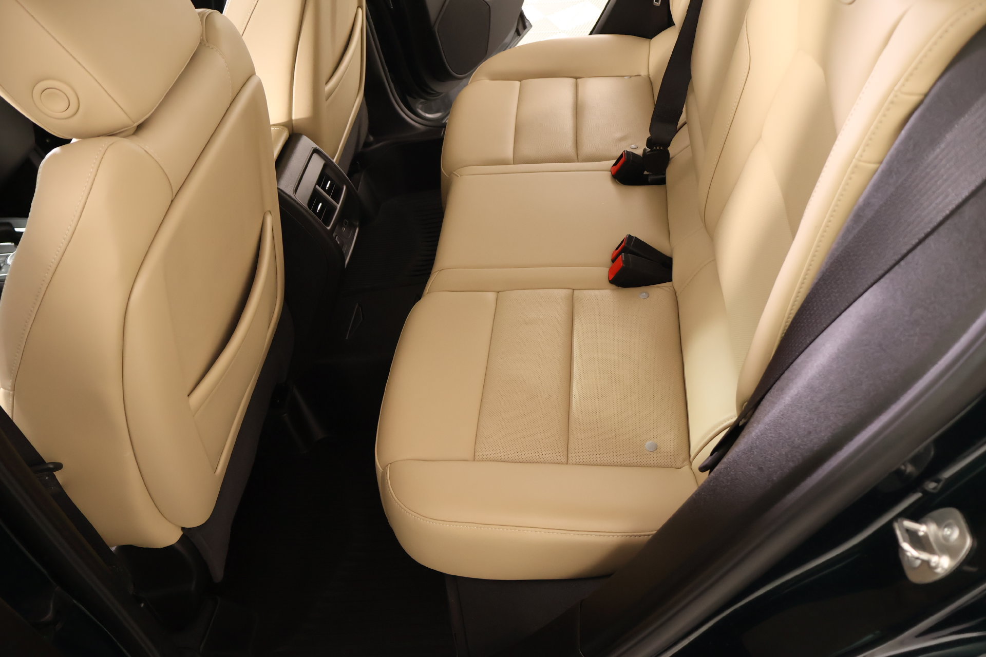 Used 2024 Cadillac XT4 Premium Luxury w/ Active Safety Package FWD image 13