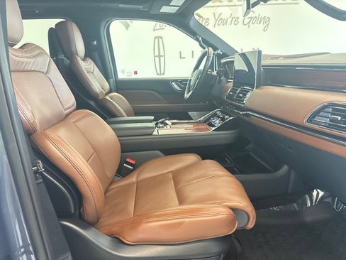Certified 2022 Lincoln Navigator Reserve AWD/4WD image 6