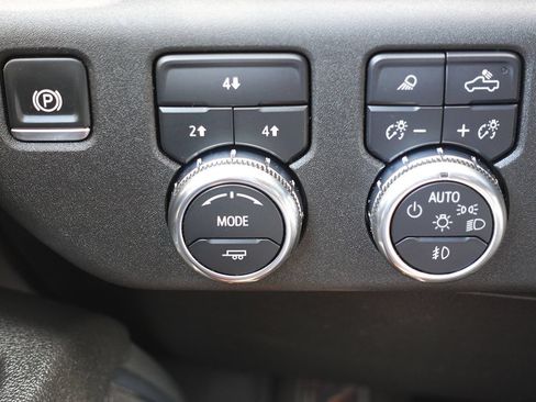 Used 2024 GMC Sierra 3500 SLE AWD/4WD image 44