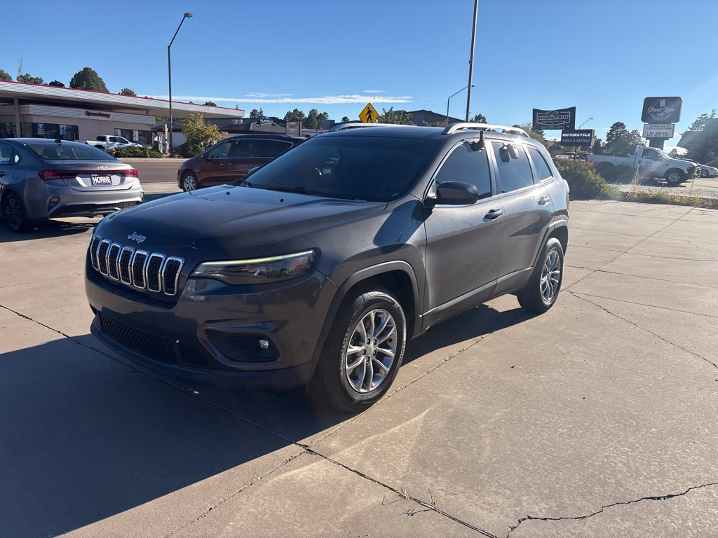 Used 2019 Jeep Cherokee Latitude Plus w/ Cold Weather Group AWD/4WD image 3