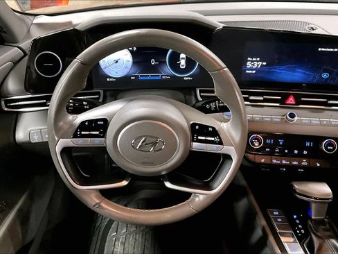 Used 2023 Hyundai Elantra SEL w/ Convenience Package image 5