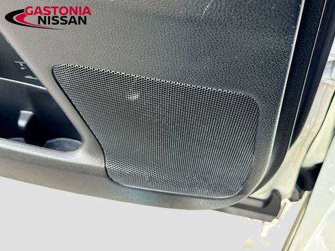 Used 2019 Toyota Highlander XLE FWD image 34