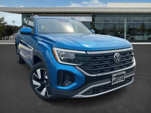 Used 2024 Volkswagen Atlas Cross Sport SE image 2