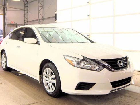 Used 2018 Nissan Altima 2.5 S w/ S Convenience Package image 3
