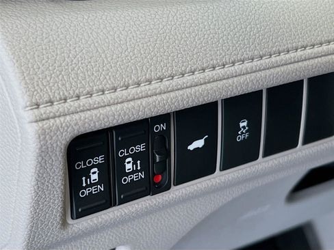 Certified 2025 Honda Odyssey EX-L image 14
