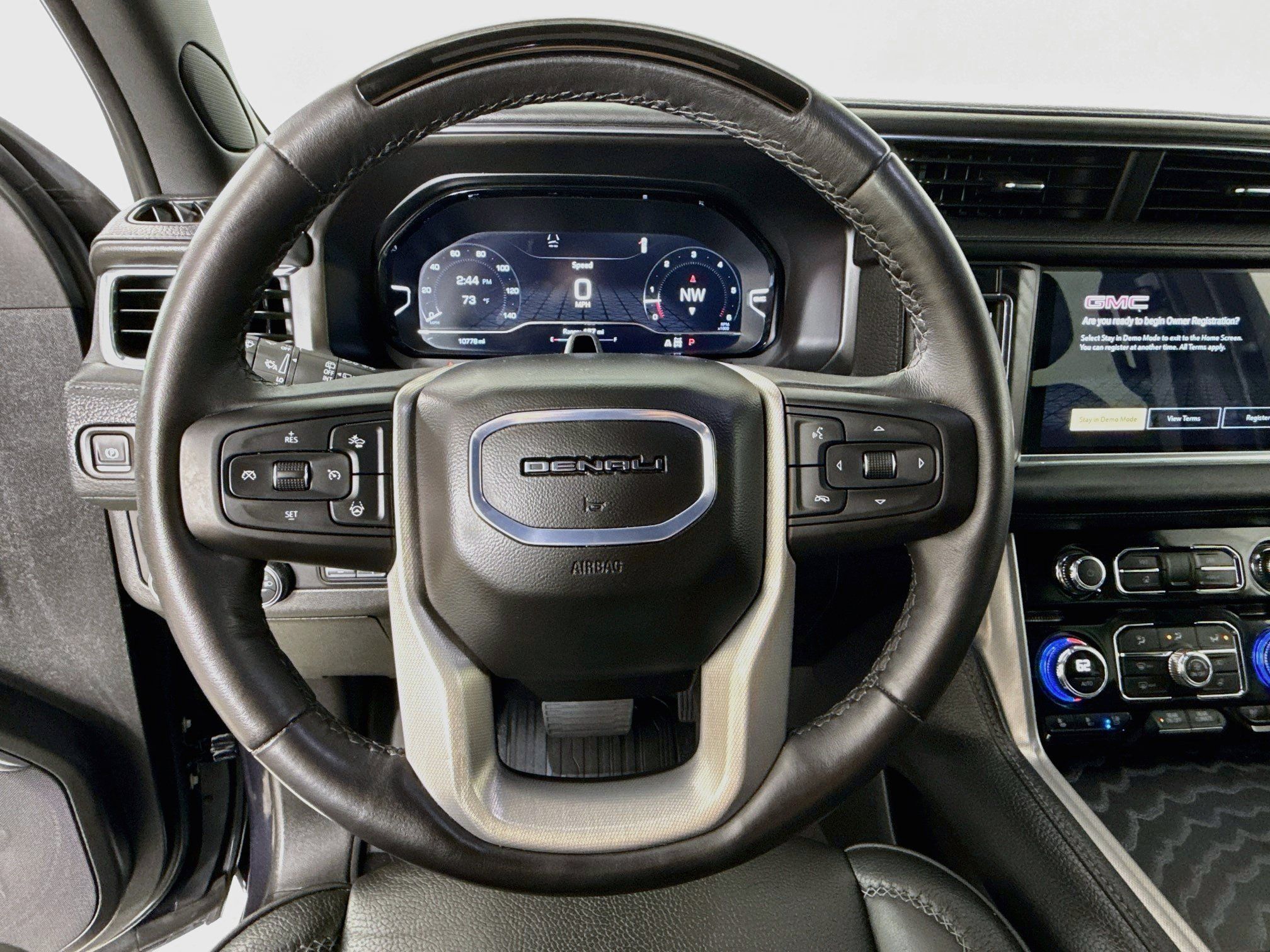 Used 2024 GMC Yukon XL Denali w/ Advanced Technology Package AWD/4WD image 13