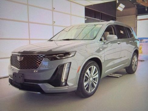 Used 2023 Cadillac XT6 Premium Luxury AWD/4WD image 2