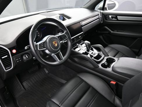 Certified 2022 Porsche Cayenne Platinum Edition AWD/4WD image 4