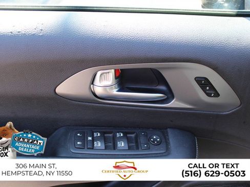 Used 2025 Chrysler Pacifica Select FWD image 11