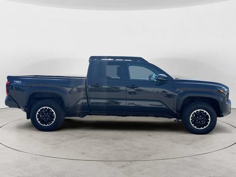 Used 2024 Toyota Tacoma TRD Off-Road w/ TRD Off Road Premium Package AWD/4WD image 4