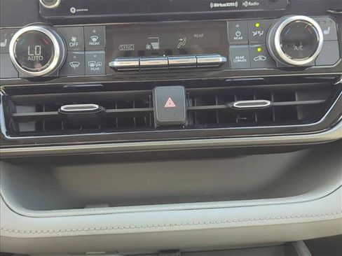 Used 2021 Toyota Highlander XLE image 22