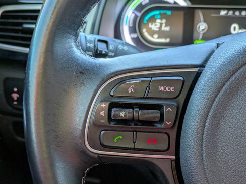 Used 2017 Kia Niro EX image 27