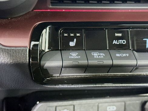 Used 2025 Toyota Prius Plug-In Hybrid FWD image 26